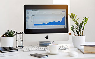 在谷歌浏览器中退出全屏模式的方法主要有两种，根据你进入全屏的方式不同，退出方法也略有区别