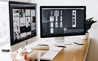 在谷歌浏览器中退出全屏模式的方法主要有两种，根据你进入全屏的方式不同，退出方法也略有区别